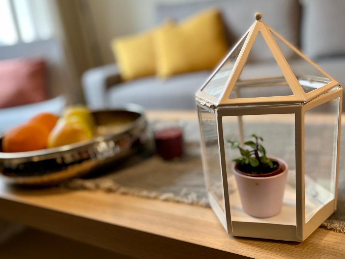 Cozy Vibes Like Home It Is Quiet Apartment With Three Bedrooms Riga Exteriör bild