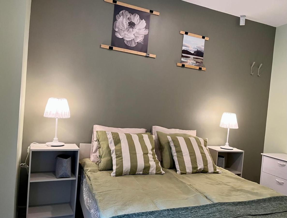 Cozy Vibes Like Home It Is Quiet Apartment With Three Bedrooms Riga Exteriör bild