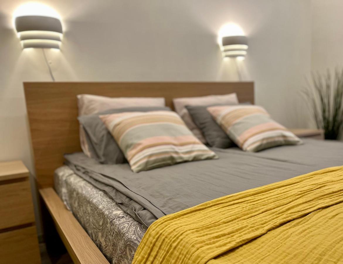 Cozy Vibes Like Home It Is Quiet Apartment With Three Bedrooms Riga Exteriör bild