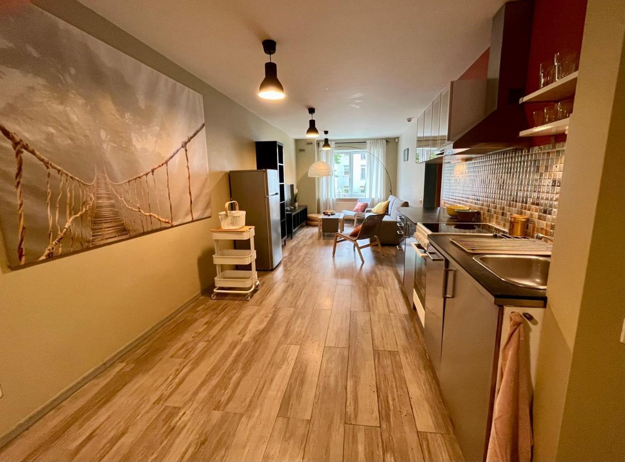 Cozy Vibes Like Home It Is Quiet Apartment With Three Bedrooms Riga Exteriör bild