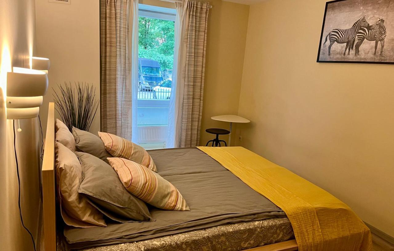 Cozy Vibes Like Home It Is Quiet Apartment With Three Bedrooms Riga Exteriör bild