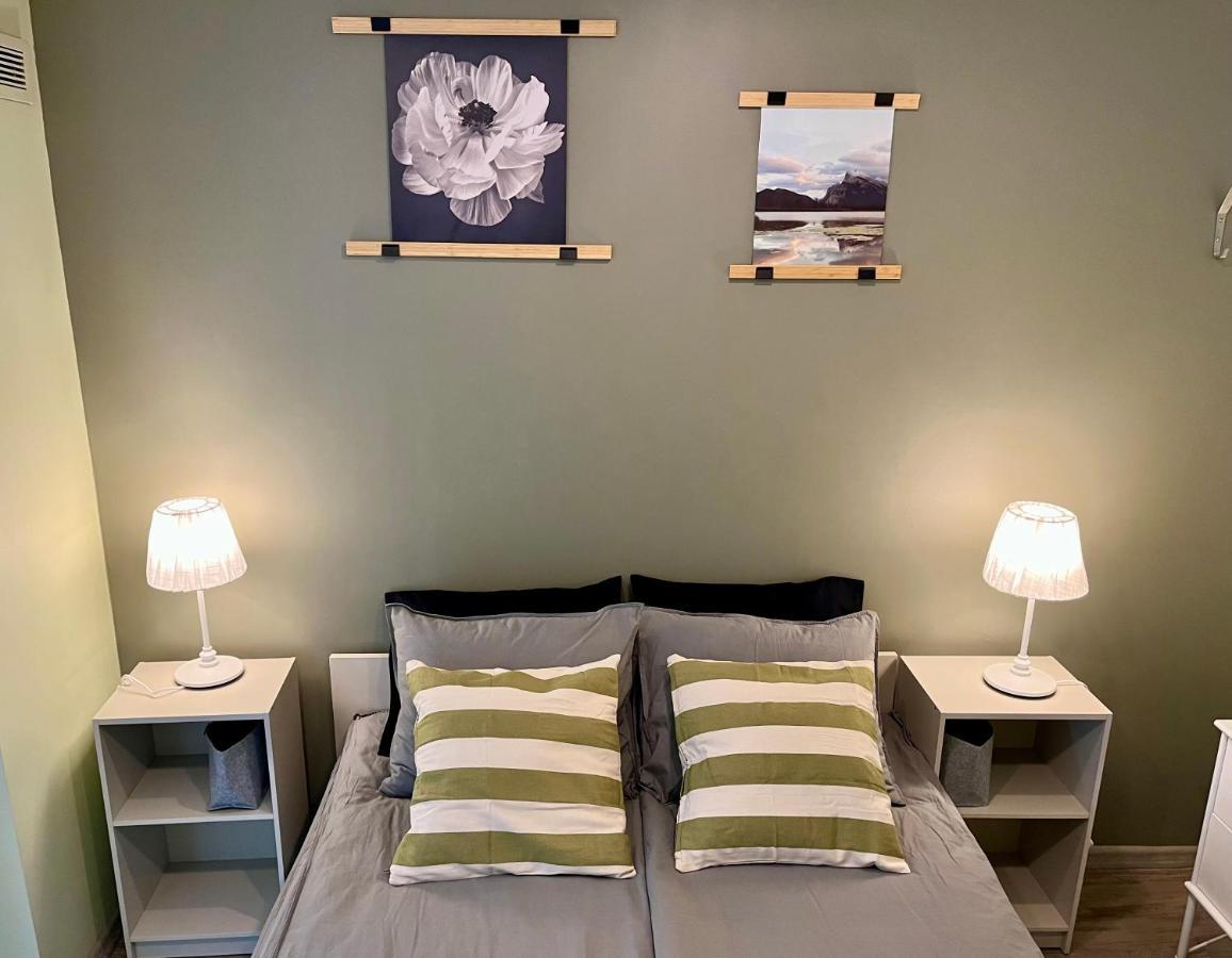 Cozy Vibes Like Home It Is Quiet Apartment With Three Bedrooms Riga Exteriör bild
